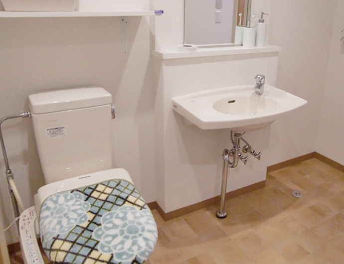独立洗面台と、トイレが各部屋に設備されています。